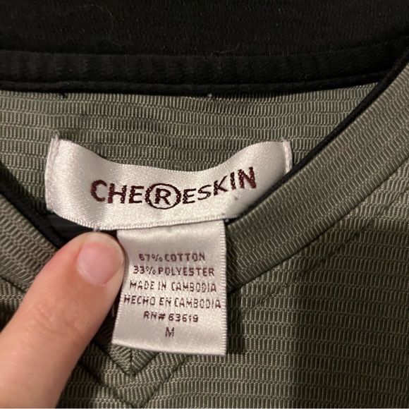 Green Short Sleeve V Neck Style Tee, Size Medium - Picture 3 of 5